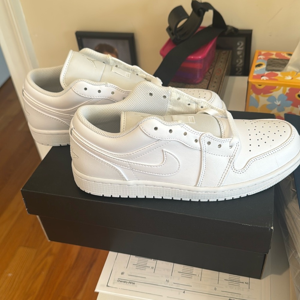 NEW Nike air Jordan 1 low, size men’s 8.5
